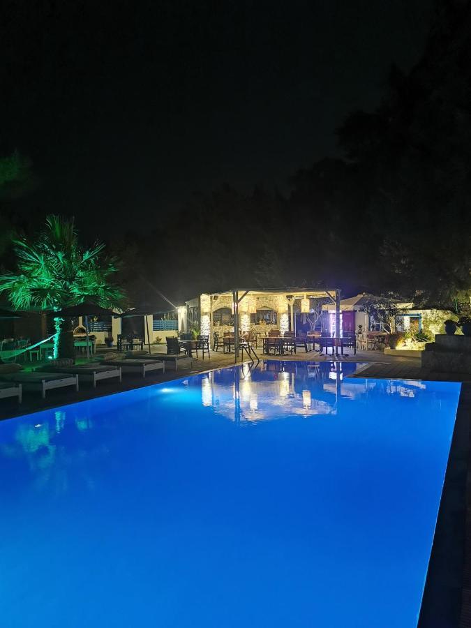 Trees Art Hotel